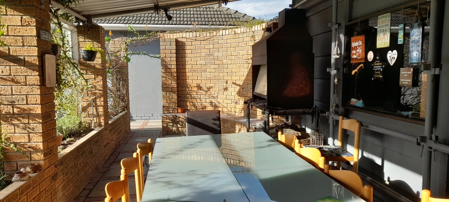 4 Bedroom Property for Sale in Bothasig Western Cape